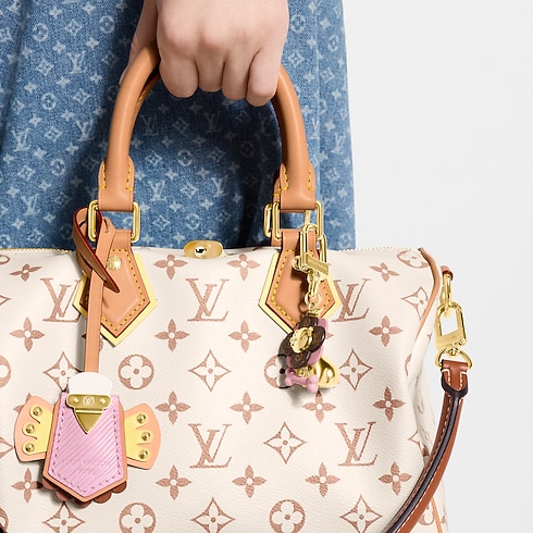 Brelok LV Mini Petula S00 in Kobiety's Akcesoria Zawieszki do toreb i breloki collections by Louis Vuitton (Powiększenie produktu)