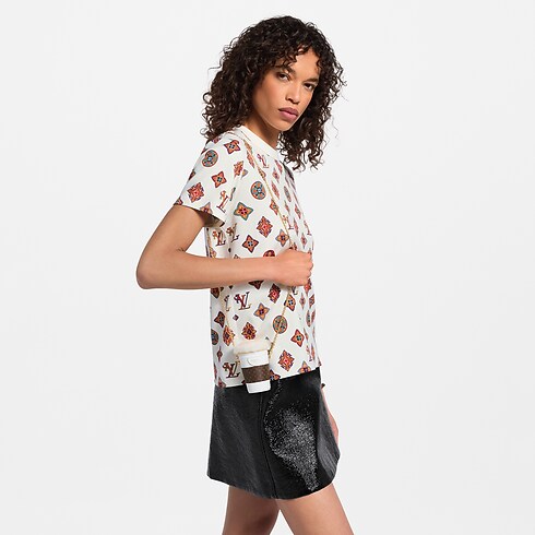Zbliżenie Brelok LV Mocha Cross-Body Pouch na sylwetce