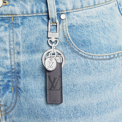 Brelok na klucze i zawieszka do torebki Neo LV Club S00 in Mężczyźni's Akcesoria Zawieszki do toreb i breloki collections by Louis Vuitton (Powiększenie produktu)