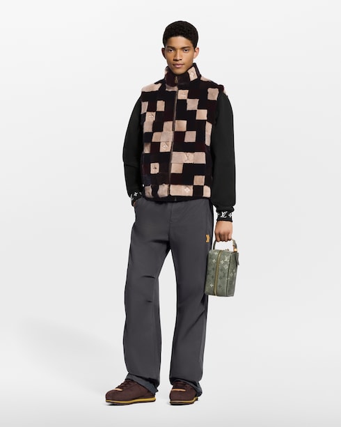 صدرية من فرو المنك بنقشة Damier in Les Extraordinaires's High-End Ready-to-Wear } collections by Louis Vuitton