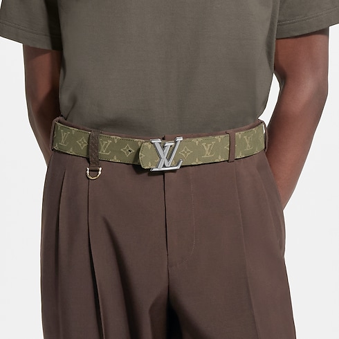 Zbliżenie Dwustronny pasek LV Dimension Monogram Surplus Cotton 40 mm na sylwetce