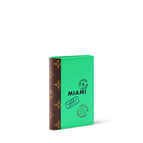 Etui na paszport in Kobiety's Portfele i mała galanteria skórzana Etui na karty i breloki collections by Louis Vuitton (Powiększenie produktu)