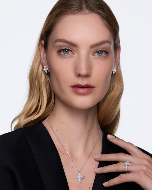 Idylle Blossom Pendant, White Gold & Diamonds in Jewelry's Categories Necklaces and Pendants collections by Louis Vuitton