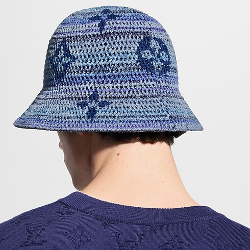 Zbliżenie Kapelusz typu bucket Monogram Stripes Crochet na sylwetce
