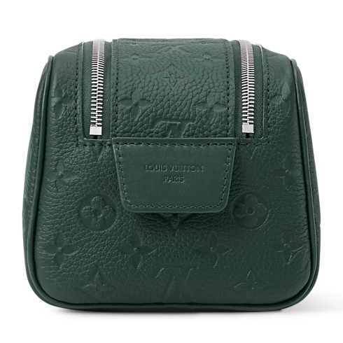 Kosmetyczka Dopp Kit Taurillon Monogram in Kufry, Podróże i Dom's Torby podróżne i Walizki na kółkach Akcesoria podróżne collections by Louis Vuitton (Powiększenie produktu)