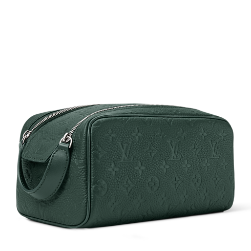 Kosmetyczka Dopp Kit Taurillon Monogram in Kufry, Podróże i Dom's Torby podróżne i Walizki na kółkach Akcesoria podróżne collections by Louis Vuitton (Powiększenie produktu)