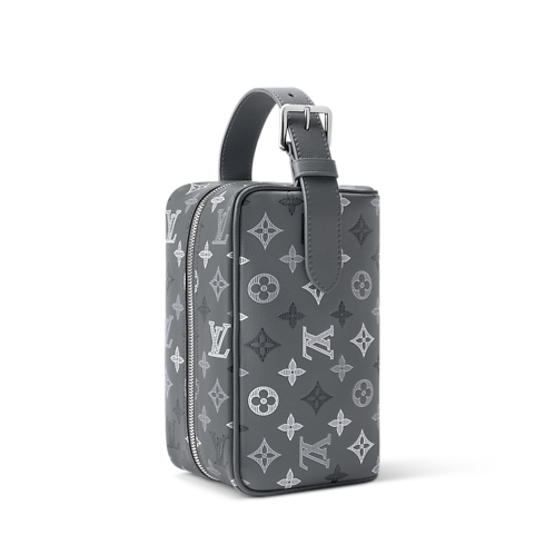 Kosmetyczka Locker Dopp Kit Monogram Shadow in Mężczyźni's Podróże Akcesoria podróżne collections by Louis Vuitton (Powiększenie produktu)