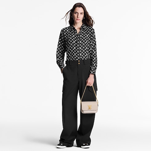 Koszula z jedwabiu z motywem Monogramu in Kobiety's Odzież Tops collections by Louis Vuitton (Powiększenie produktu)