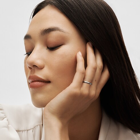 Obrączka LV Diamonds 2,5 mm, platyna in Biżuteria's Kategorie Wedding Bands collections by Louis Vuitton (Powiększenie produktu)