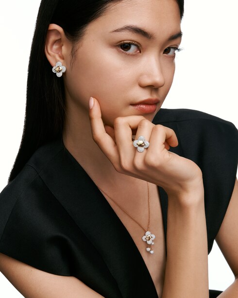 Vivienne Ring, 3 Golds and Diamonds in Jewellery's Categories Rings collections by Louis Vuitton