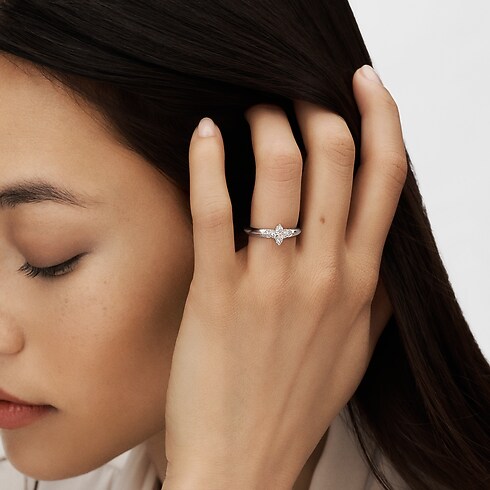 Pierścionek Solitaire LV Diamonds, szlif LV Monogram Star in Biżuteria's Kolekcje LV Diamonds collections by Louis Vuitton (Powiększenie produktu)