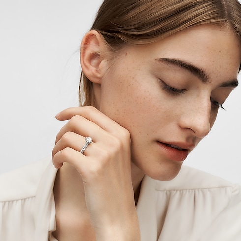 Pierścionek Solitaire pavé LV Diamonds, szlif brylantowy in Biżuteria's Kolekcje LV Diamonds collections by Louis Vuitton (Powiększenie produktu)