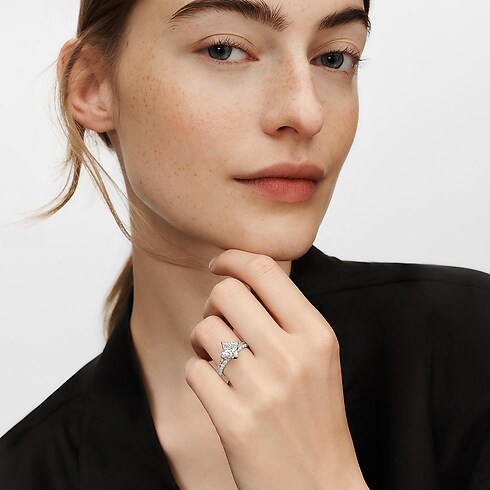 Pierścionek Solitaire pavé LV Diamonds, szlif LV Monogram Star in Biżuteria's Kolekcje LV Diamonds collections by Louis Vuitton (Powiększenie produktu)