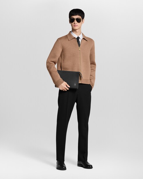 Pochette Voyage Taïga Leder Super Lucky Day For Him } | LOUIS VUITTON