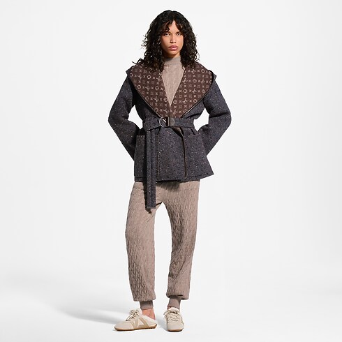 Płaszcz Dwustronny Krótki Kopertowy z Kapturem in Kobiety's Odzież Płaszcze i kurtki collections by Louis Vuitton (Powiększenie produktu)