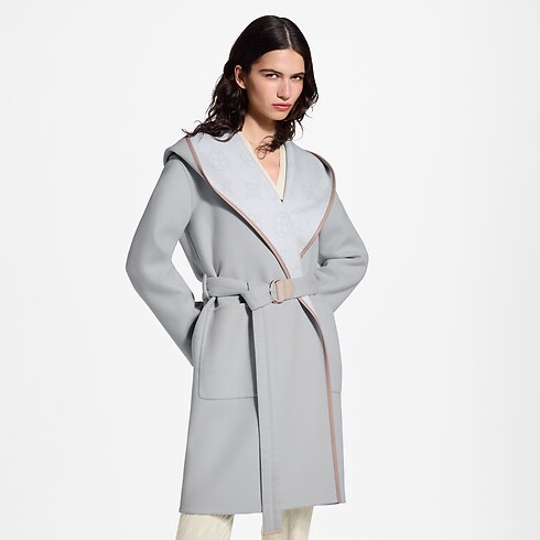 Płaszcz Signature Hooded Wrap in Kobiety's Odzież Płaszcze i kurtki collections by Louis Vuitton (Powiększenie produktu)