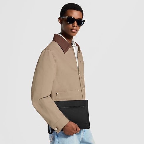 Widok Saszetka Takeoff Pouch na sylwetce
