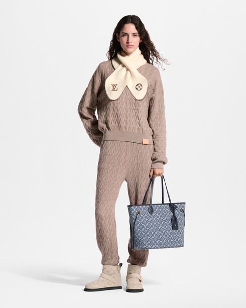 LV Cozy Scarf S00 in Women's Accessories Scarves collections by Louis Vuitton