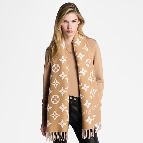 Szalik LV Essential Scarf S00 in Kobiety's Akcesoria Szale collections by Louis Vuitton (Powiększenie produktu)