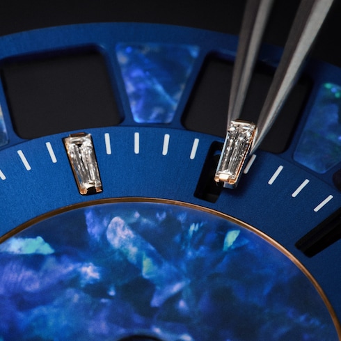 Tambour Spin Time, automatyczny, 39,5 mm, różowe złoto, opal i szafiry in Zegarki's Zegarki } collections by Louis Vuitton