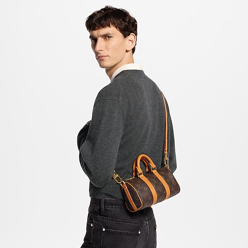 Zbliżenie Torebka Nano Keepall na sylwetce
