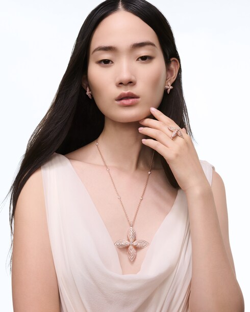 Idylle Blossom Pendant, Rose Gold and Diamonds in Les Extraordinaires's Jewelry Necklaces and Pendants collections by Louis Vuitton
